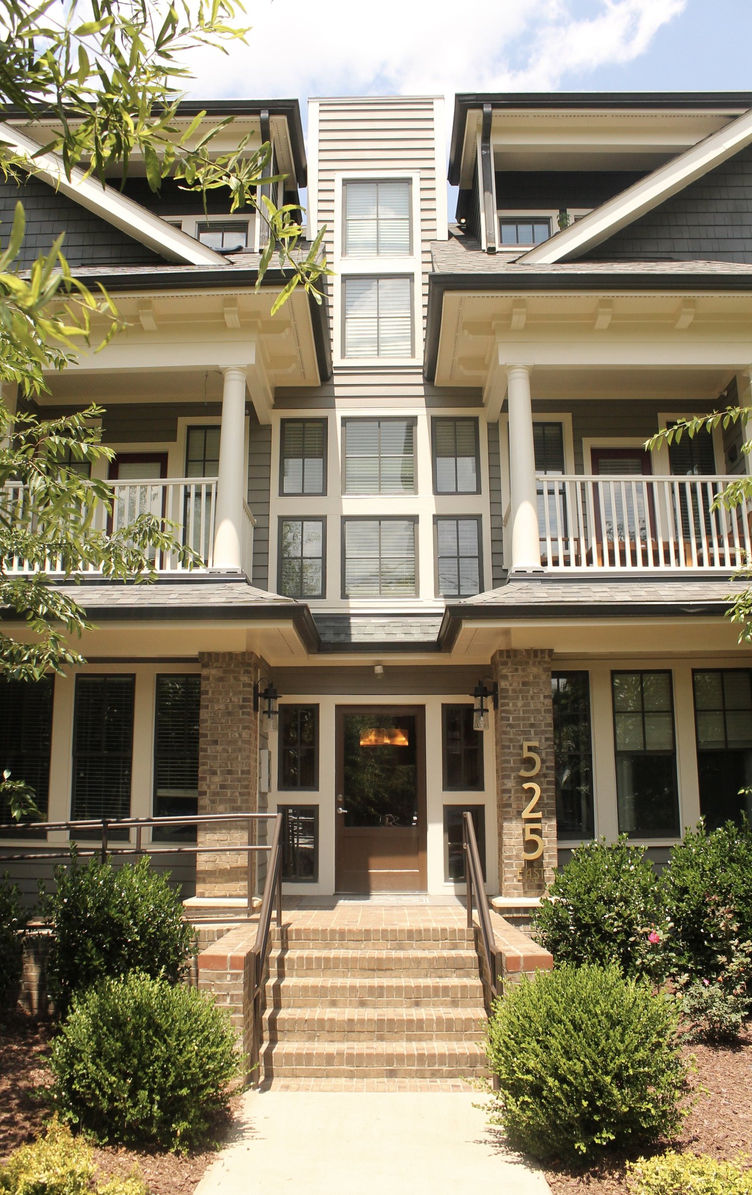525 East — photo 10