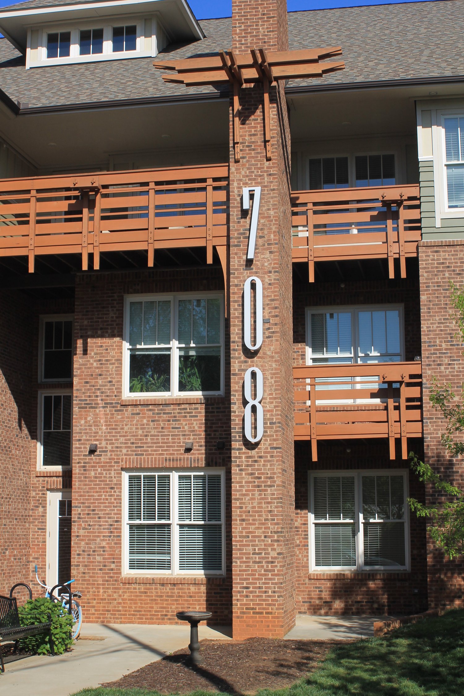 708 Summit — photo 9