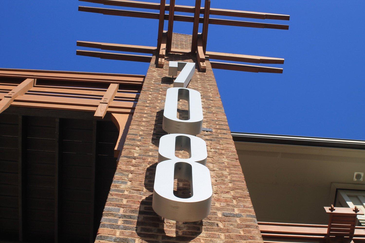 708 Summit — photo 11